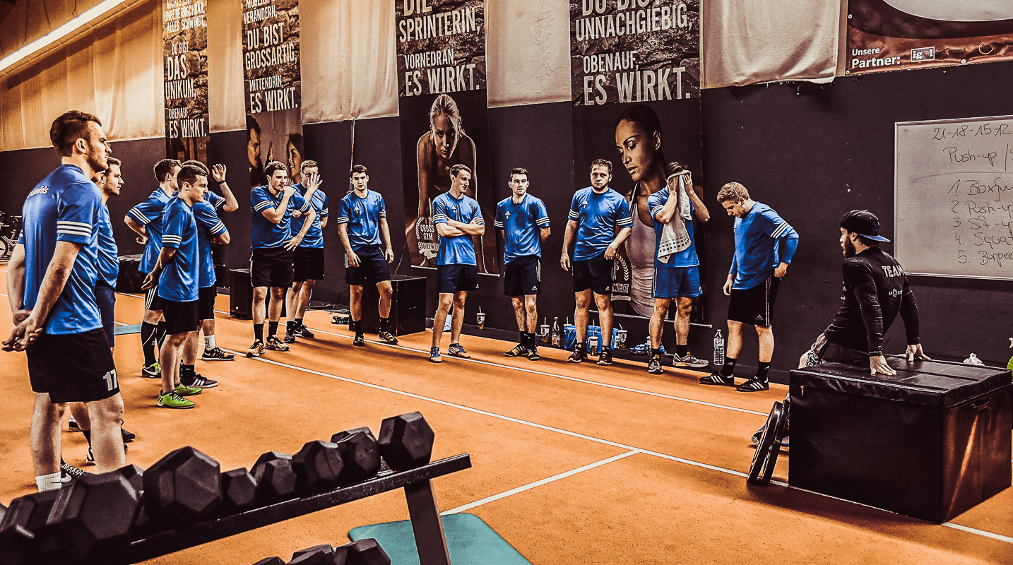 SC Kühlenfels 1. Mannschaft beim Cross Gym Training mit Bastian Lumpp in der Sportwelt Pegnitz