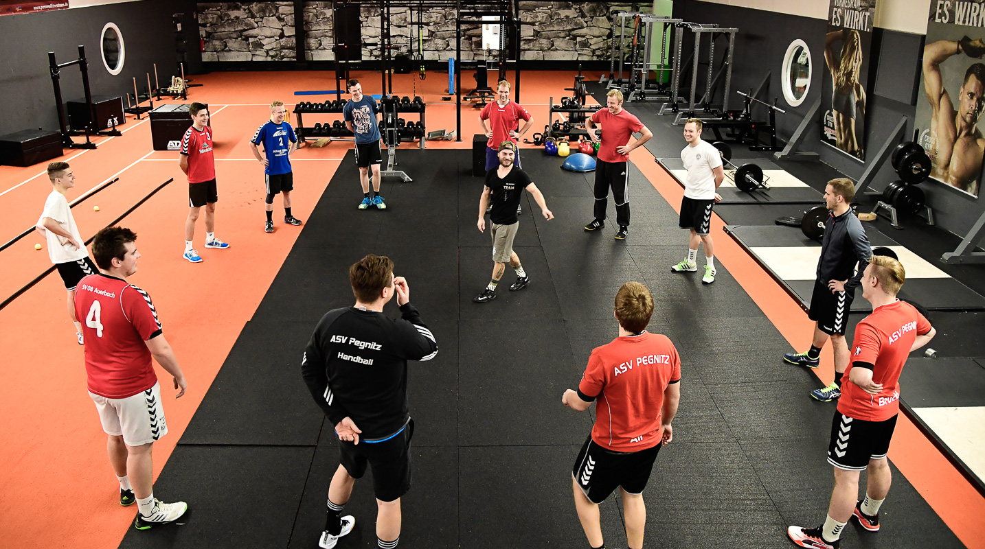 ASV Pegnitz Handball beim Cross Gym Trainin mit Bastian Lumpp in der Sportwelt Pegnitz