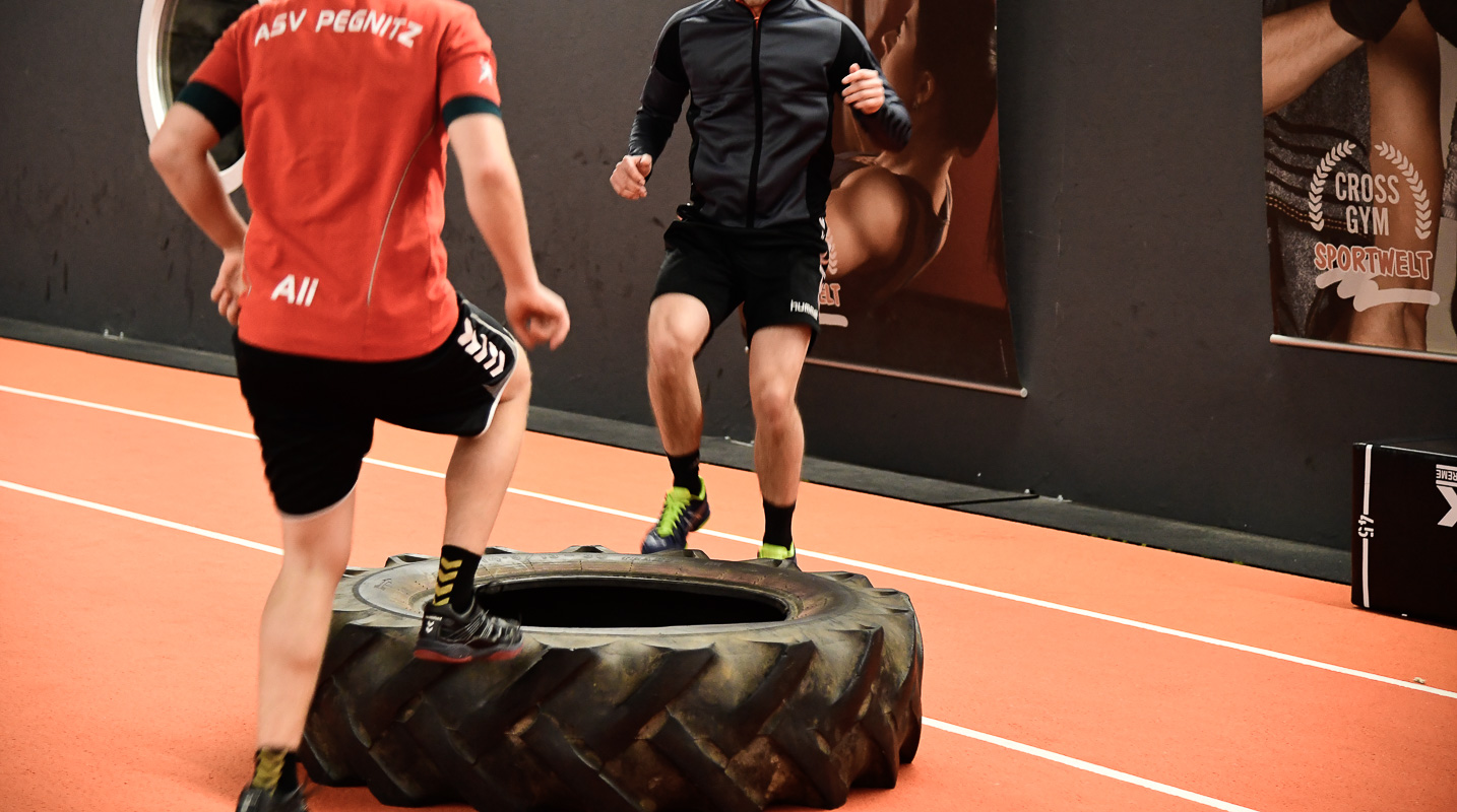 ASV Pegnitz Handball beim Cross Gym Trainin mit Bastian Lumpp in der Sportwelt Pegnitz