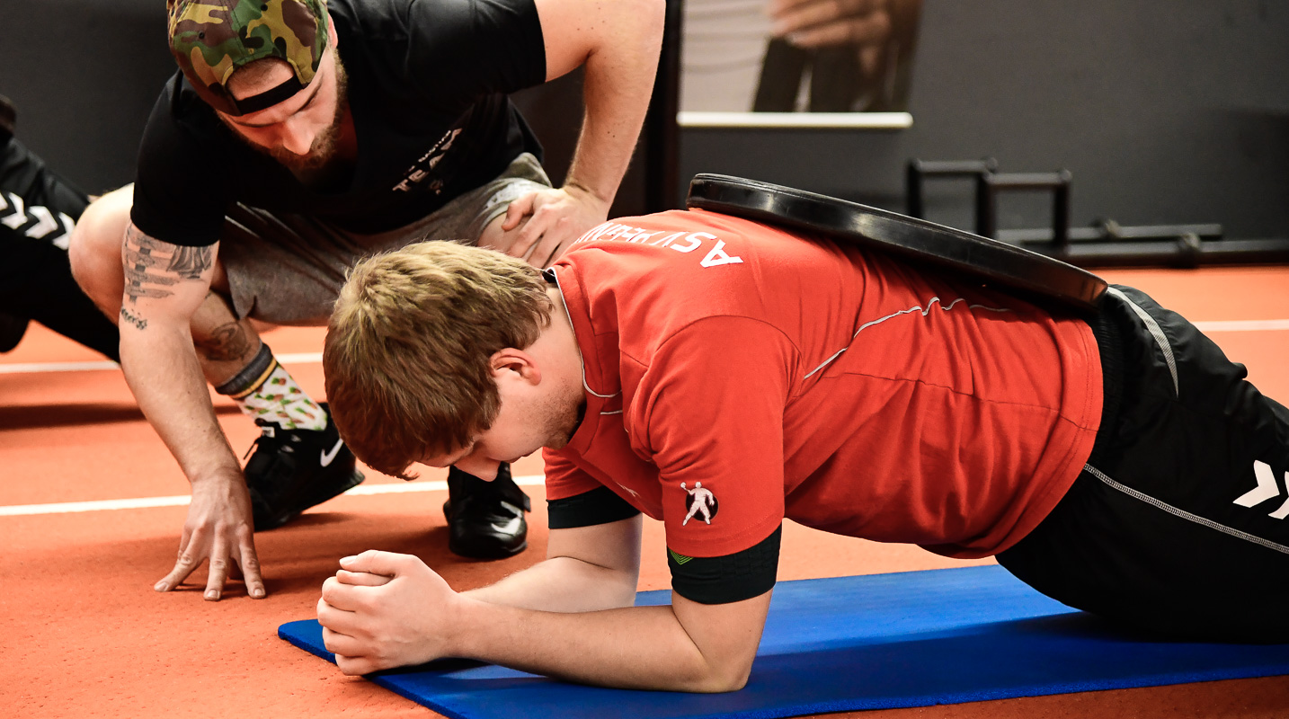 ASV Pegnitz Handball beim Cross Gym Trainin mit Bastian Lumpp in der Sportwelt Pegnitz