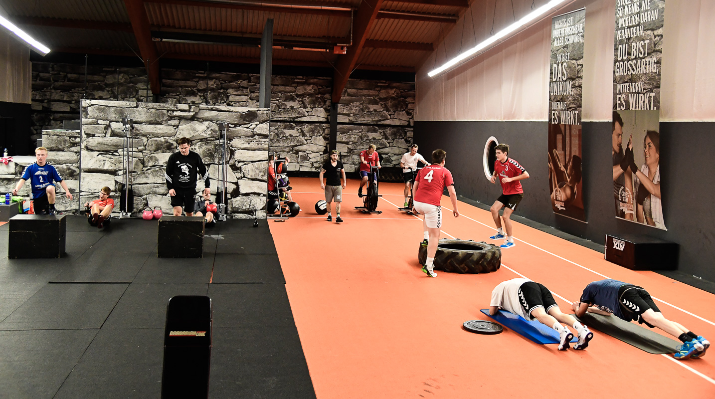 ASV Pegnitz Handball beim Cross Gym Trainin mit Bastian Lumpp in der Sportwelt Pegnitz