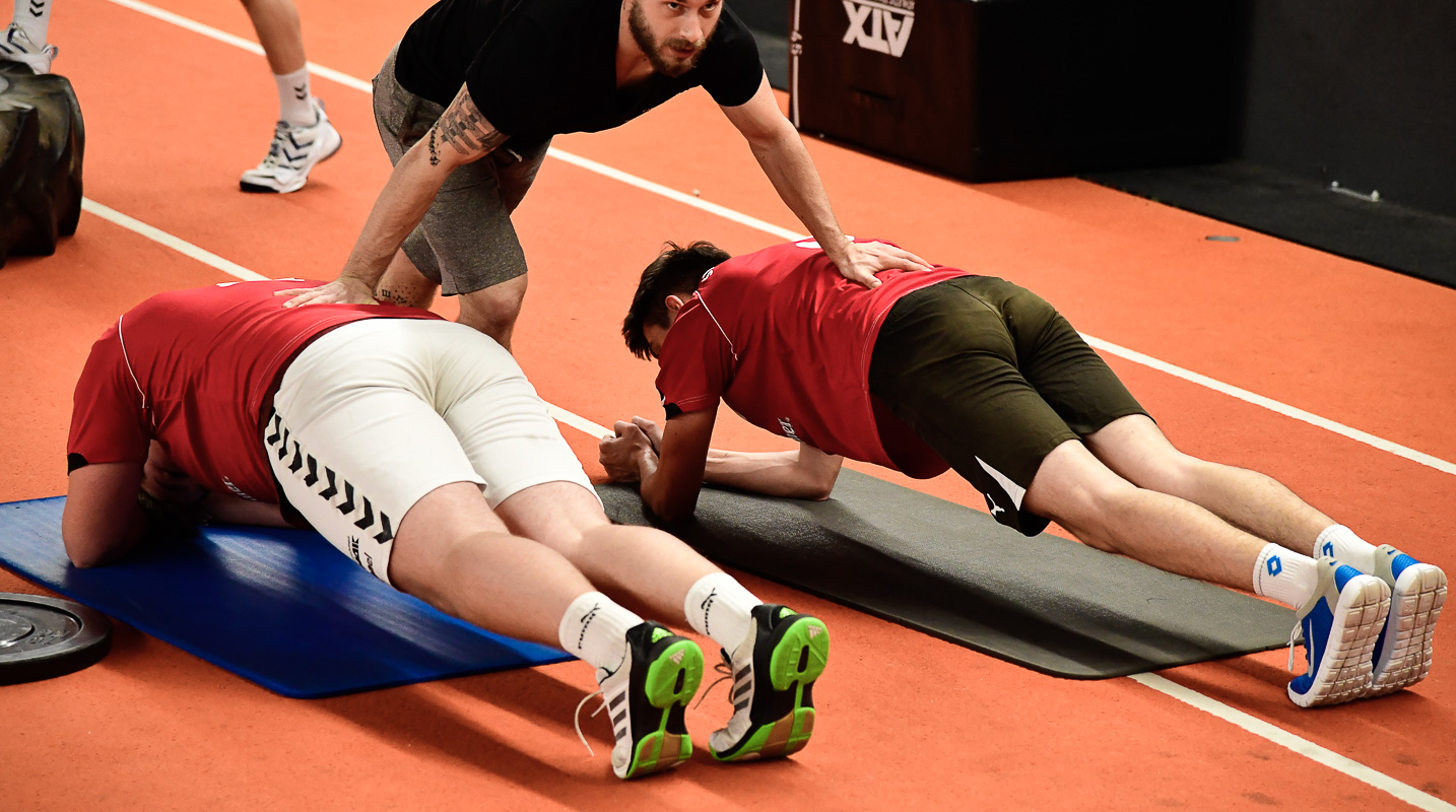 ASV Pegnitz Handball beim Cross Gym Trainin mit Bastian Lumpp in der Sportwelt Pegnitz