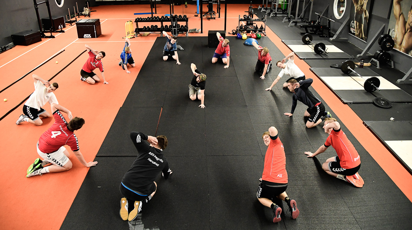 ASV Pegnitz Handball beim Cross Gym Trainin mit Bastian Lumpp in der Sportwelt Pegnitz