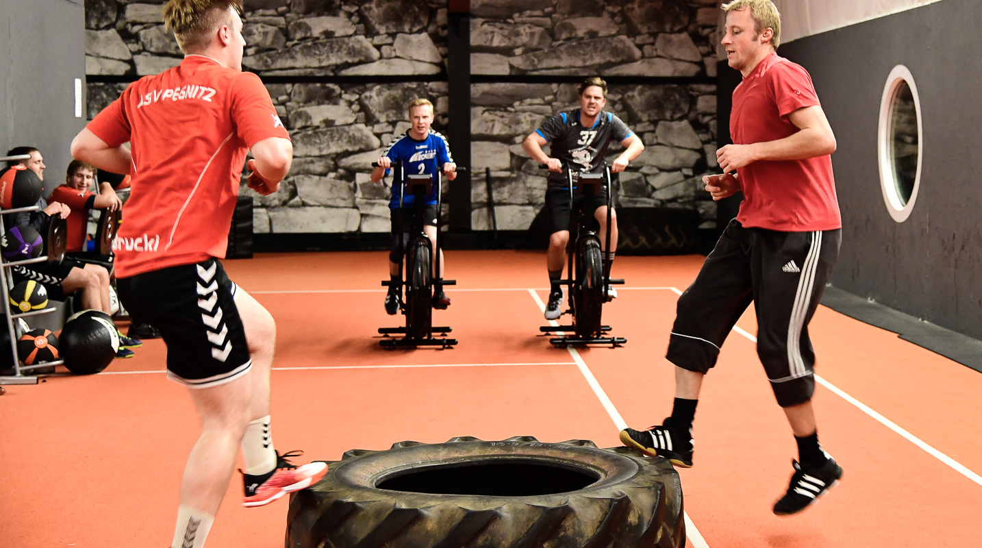 ASV Pegnitz Handball beim Cross Gym Trainin mit Bastian Lumpp in der Sportwelt Pegnitz