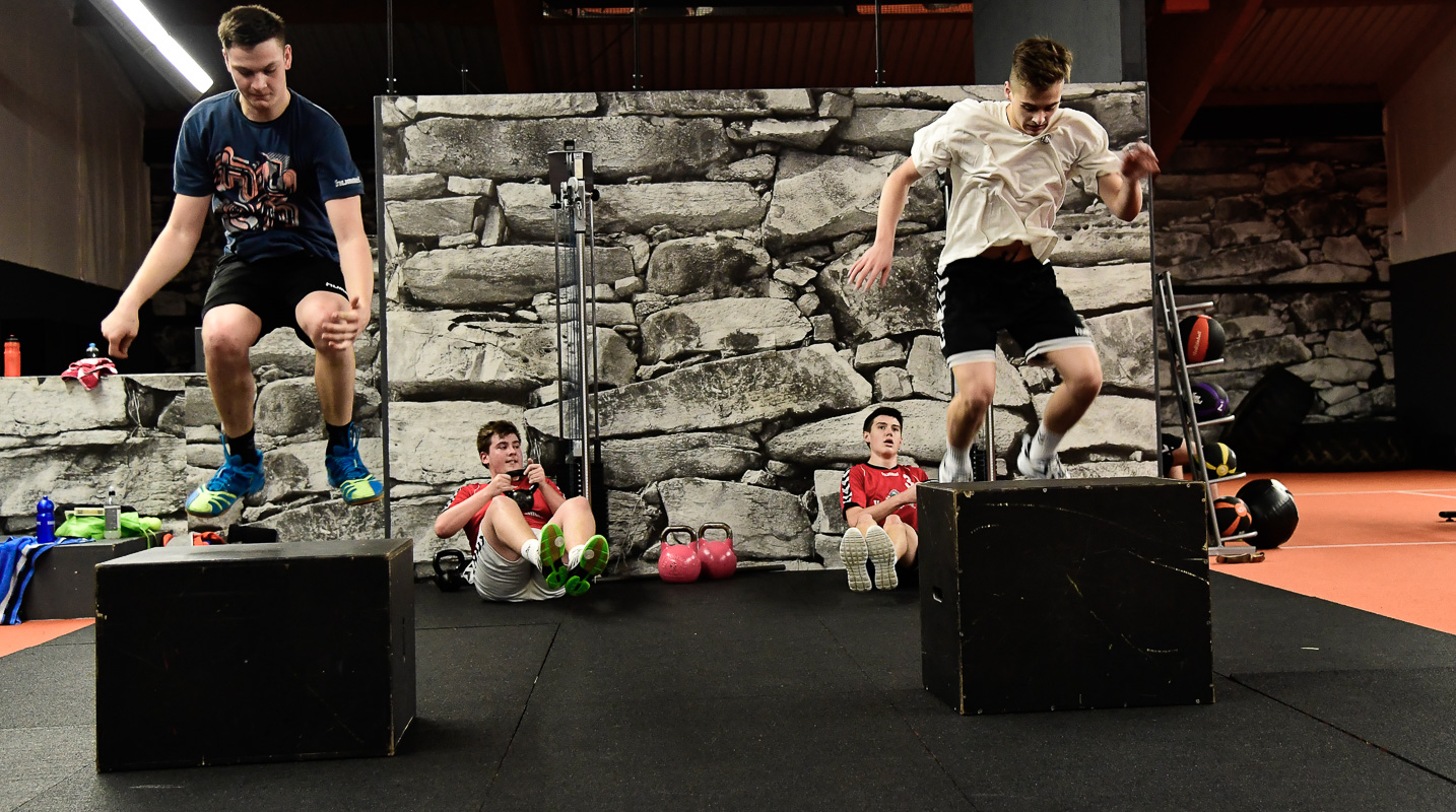 ASV Pegnitz Handball beim Cross Gym Trainin mit Bastian Lumpp in der Sportwelt Pegnitz