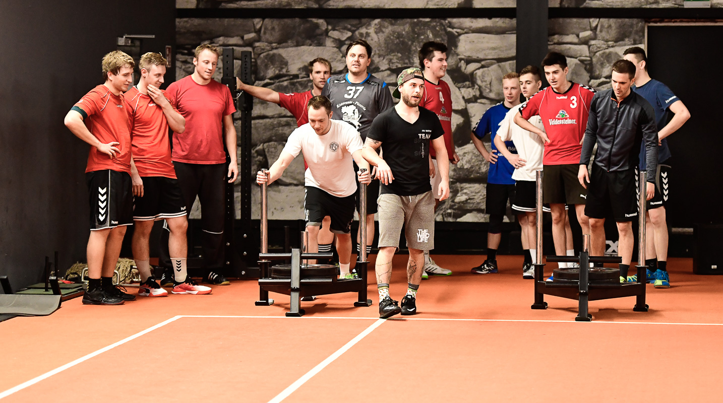 ASV Pegnitz Handball beim Cross Gym Trainin mit Bastian Lumpp in der Sportwelt Pegnitz