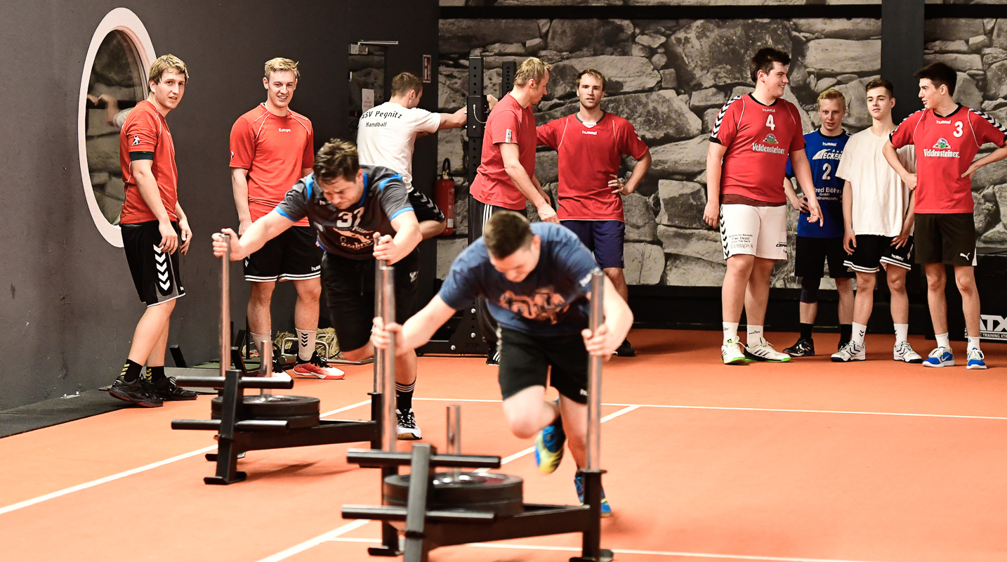 ASV Pegnitz Handball beim Cross Gym Trainin mit Bastian Lumpp in der Sportwelt Pegnitz