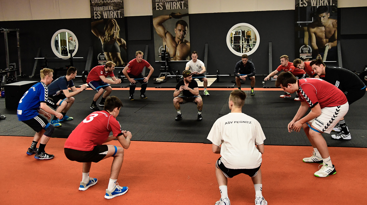 ASV Pegnitz Handball beim Cross Gym Trainin mit Bastian Lumpp in der Sportwelt Pegnitz