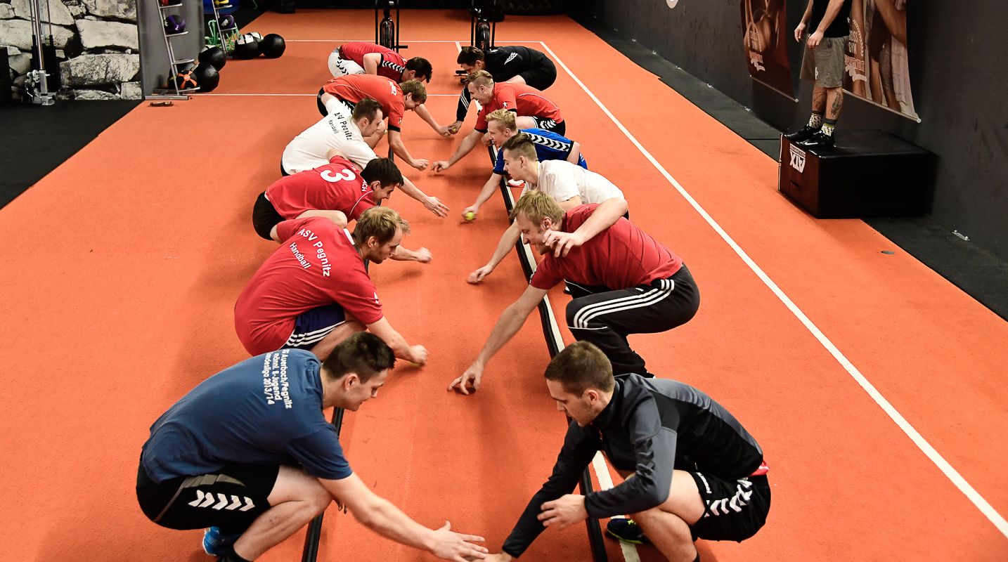 ASV Pegnitz Handball beim Cross Gym Trainin mit Bastian Lumpp in der Sportwelt Pegnitz