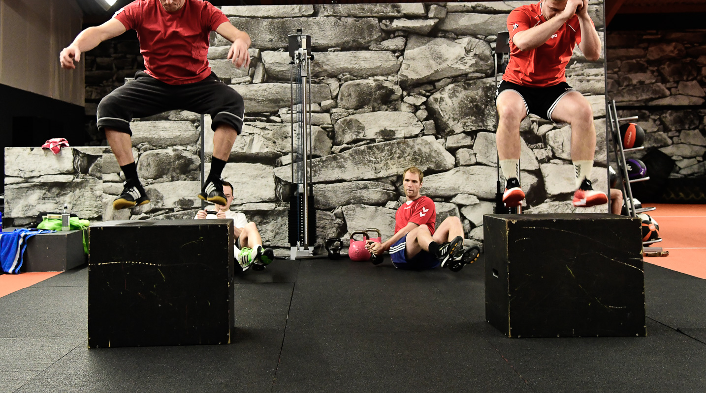 ASV Pegnitz Handball beim Cross Gym Trainin mit Bastian Lumpp in der Sportwelt Pegnitz