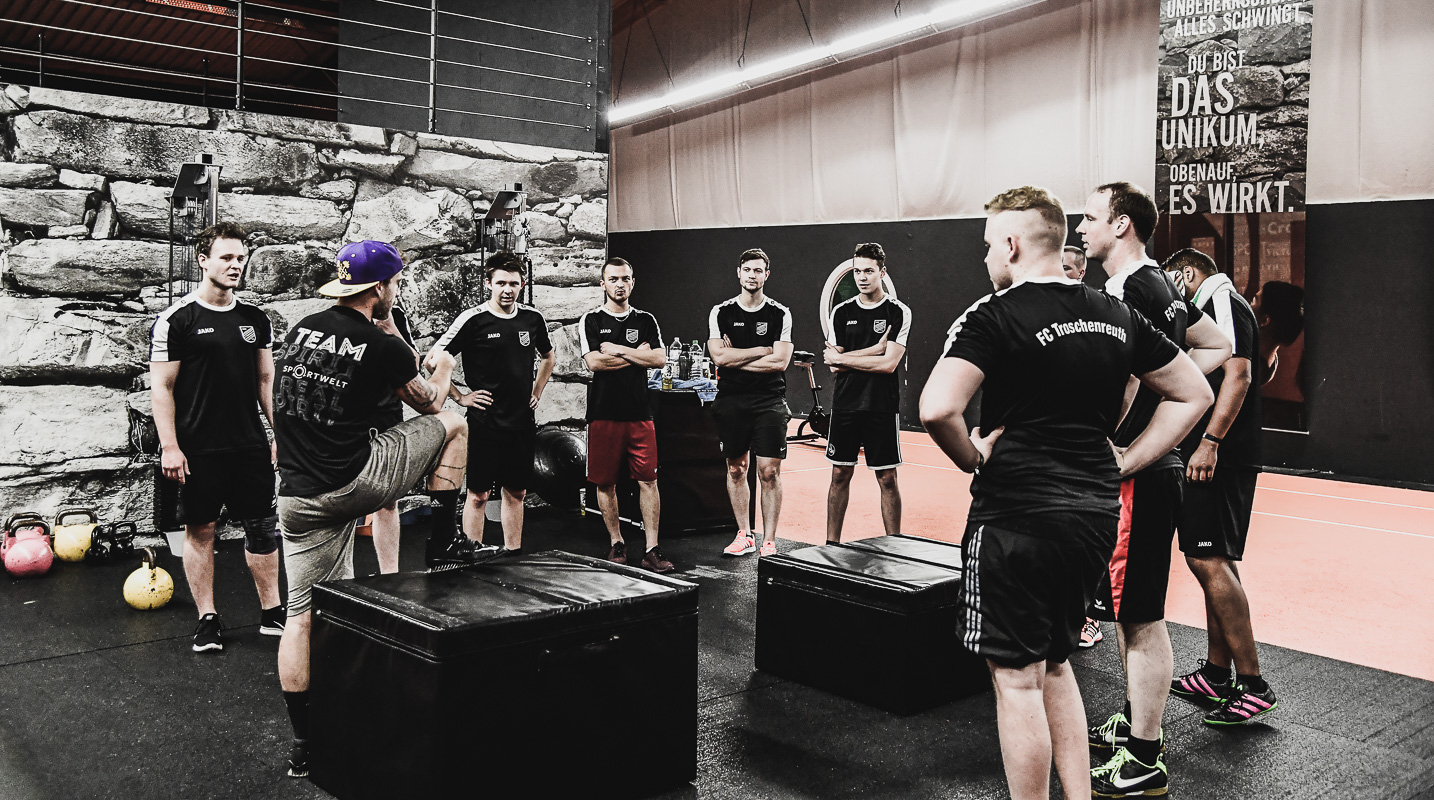 FC Troschenreuth beim Cross Gym Trainin mit Bastian Lumpp in der Sportwelt Pegnitz