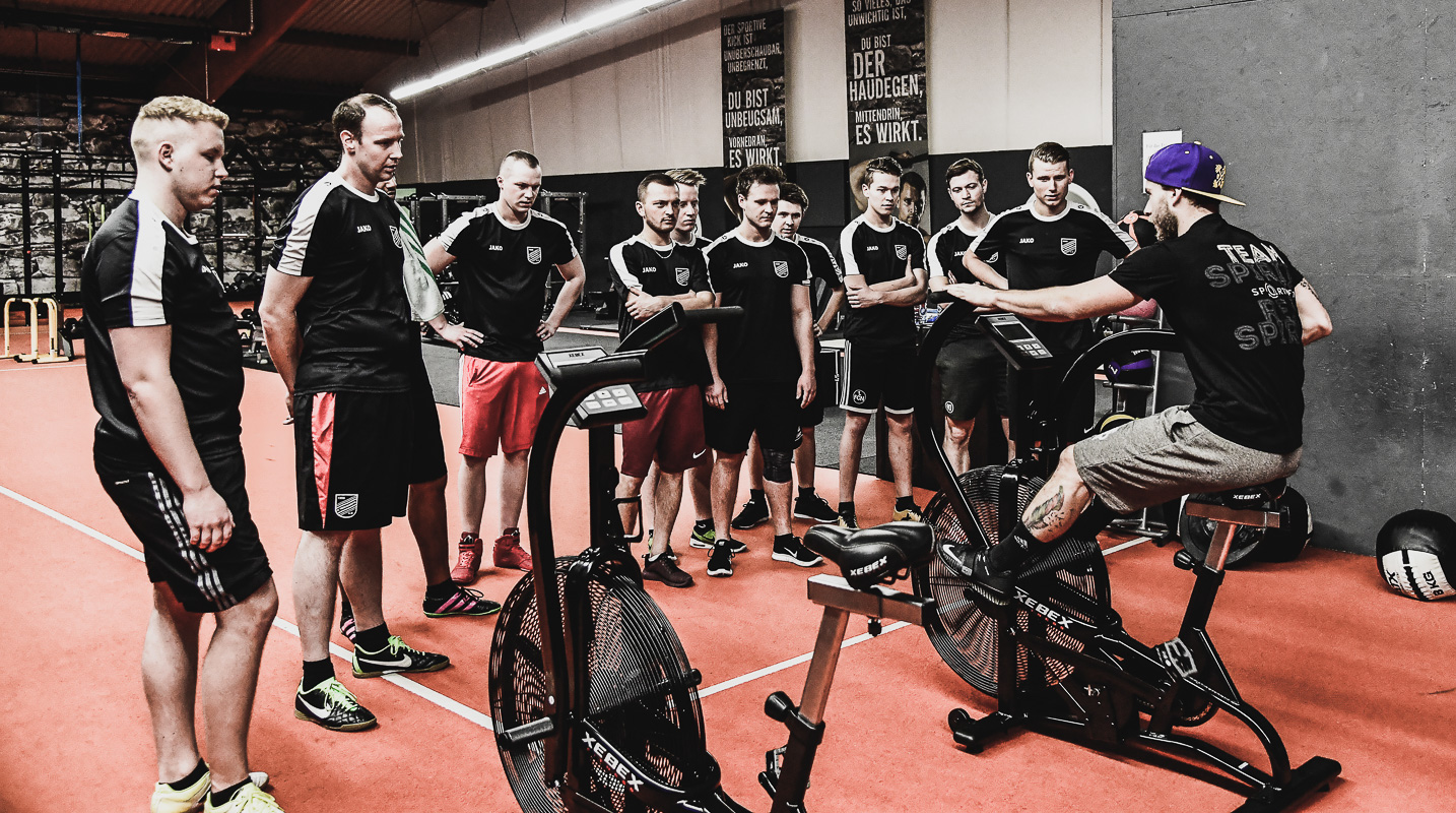 FC Troschenreuth beim Cross Gym Trainin mit Bastian Lumpp in der Sportwelt Pegnitz