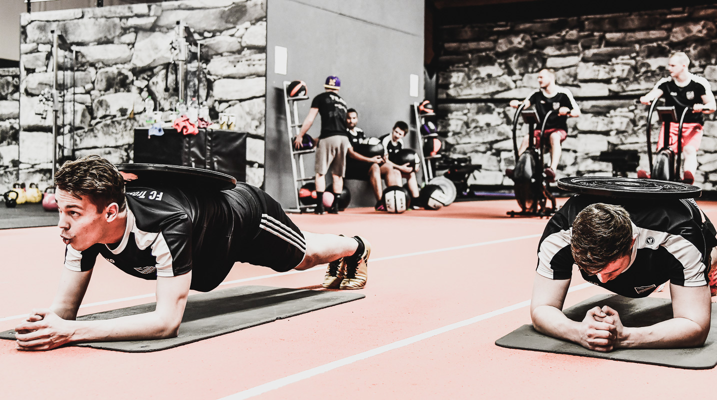 FC Troschenreuth beim Cross Gym Trainin mit Bastian Lumpp in der Sportwelt Pegnitz