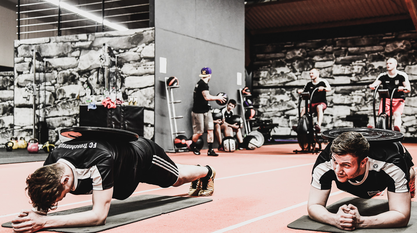 FC Troschenreuth beim Cross Gym Trainin mit Bastian Lumpp in der Sportwelt Pegnitz