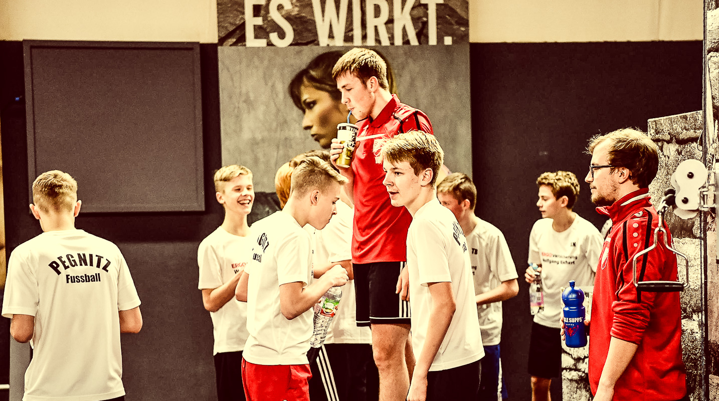 FC Pegnitz Fußball Jugend beim Cross Gym Training mit Bastian Lumpp in der Sportwelt Pegnitz