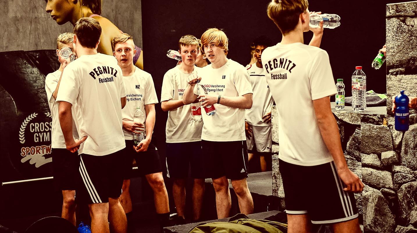 FC Pegnitz Fußball Jugend beim Cross Gym Training mit Bastian Lumpp in der Sportwelt Pegnitz