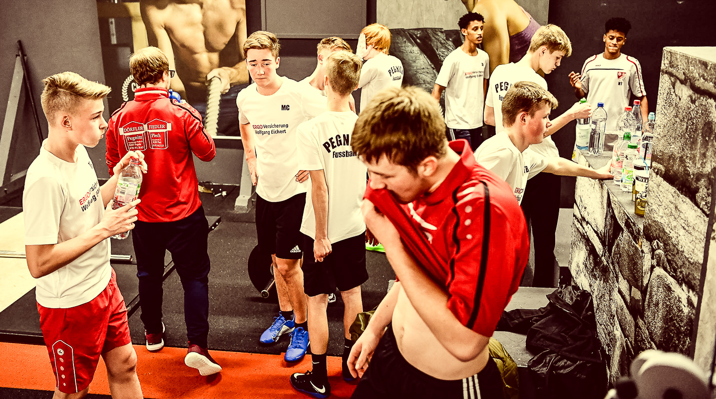 FC Pegnitz Fußball Jugend beim Cross Gym Training mit Bastian Lumpp in der Sportwelt Pegnitz