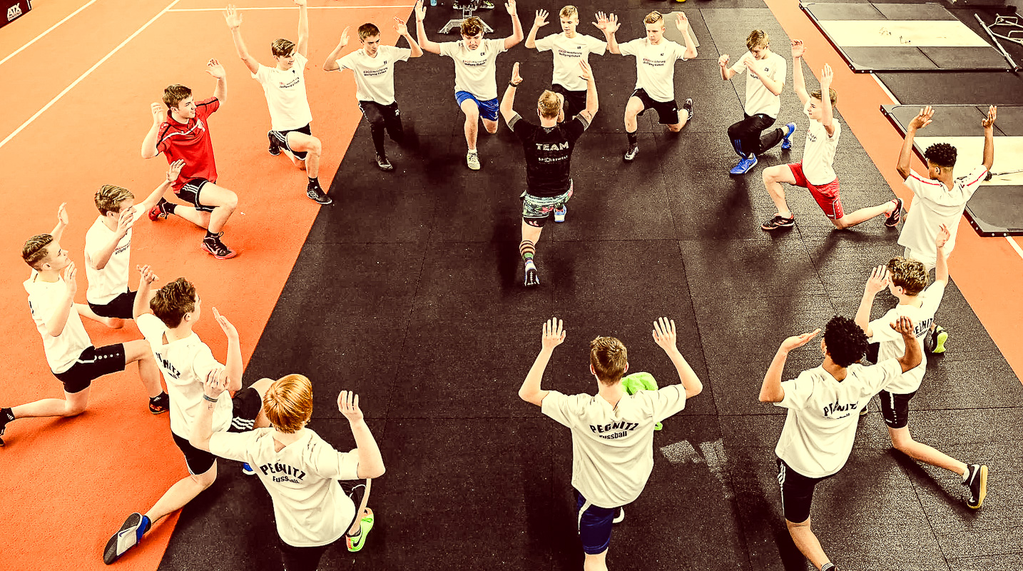 FC Pegnitz Fußball Jugend beim Cross Gym Training mit Bastian Lumpp in der Sportwelt Pegnitz