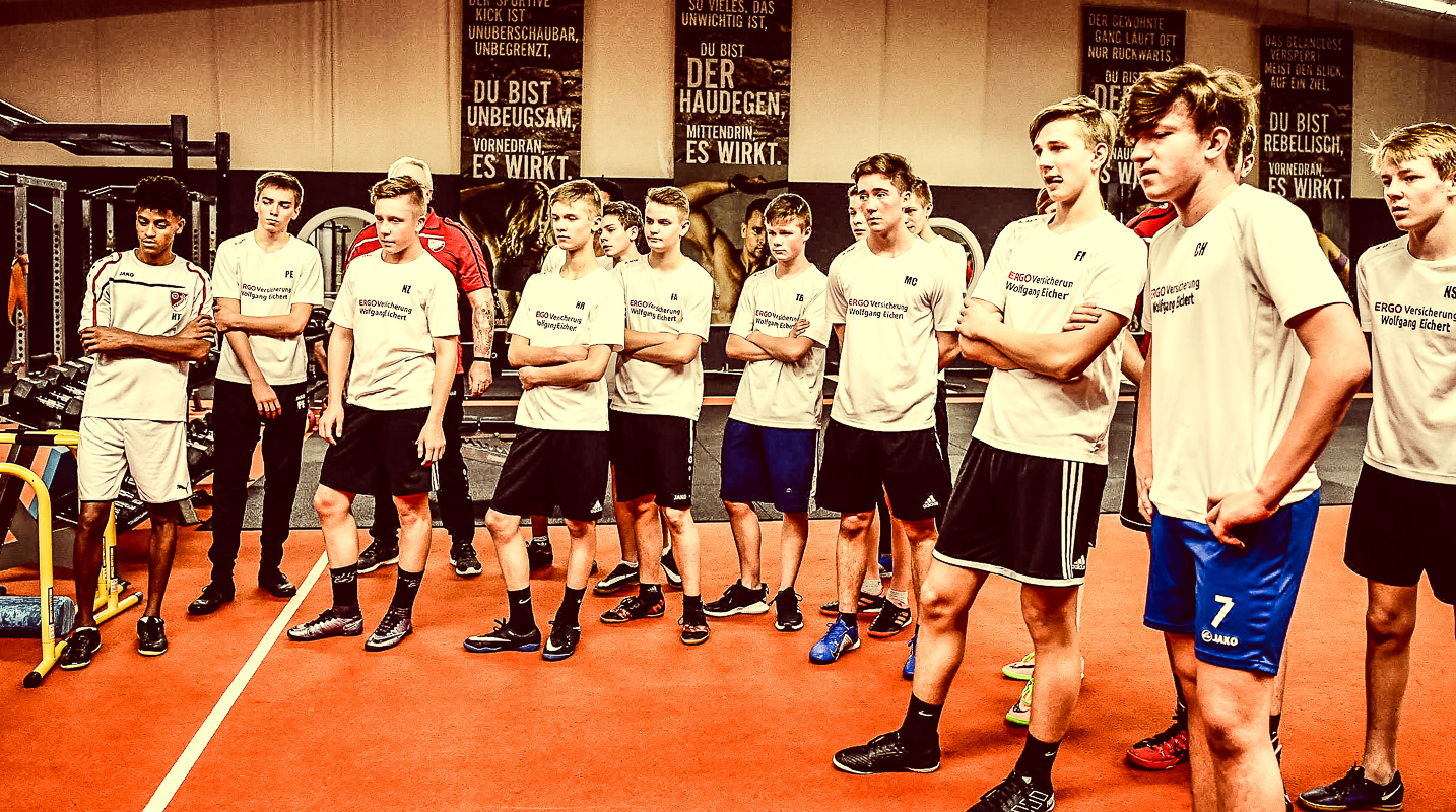 FC Pegnitz Fußball Jugend beim Cross Gym Training mit Bastian Lumpp in der Sportwelt Pegnitz