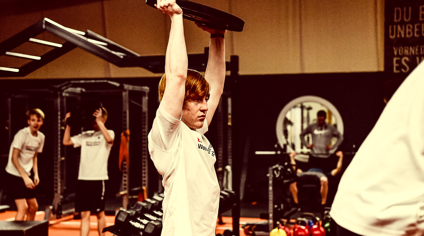 FC Pegnitz Fußball Jugend beim Cross Gym Training mit Bastian Lumpp in der Sportwelt Pegnitz