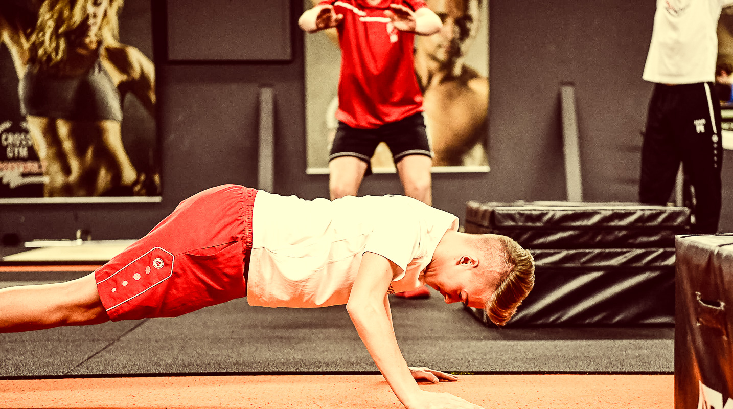 FC Pegnitz Fußball Jugend beim Cross Gym Training mit Bastian Lumpp in der Sportwelt Pegnitz