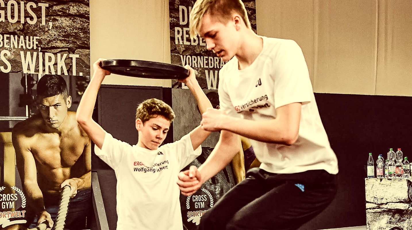 FC Pegnitz Fußball Jugend beim Cross Gym Training mit Bastian Lumpp in der Sportwelt Pegnitz