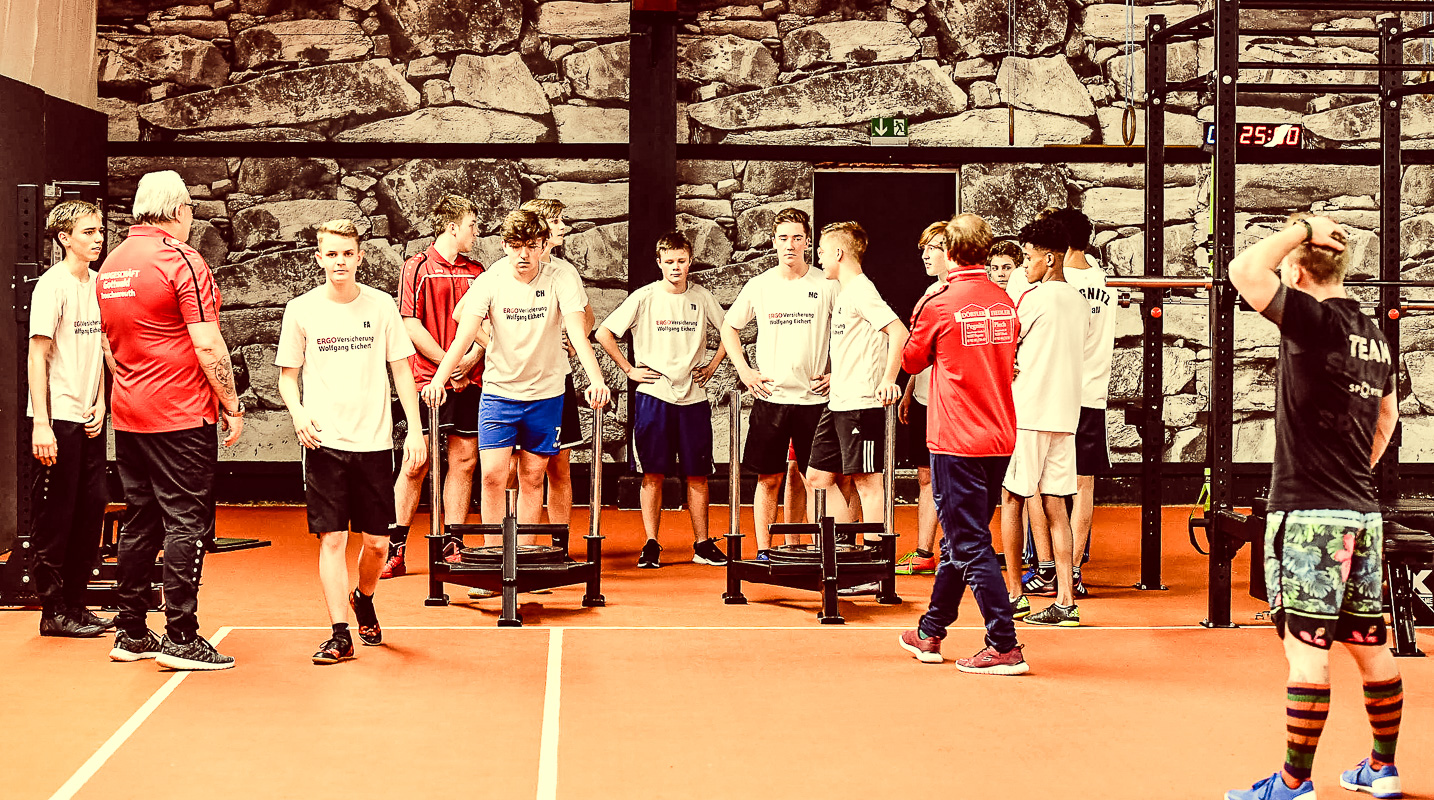 FC Pegnitz Fußball Jugend beim Cross Gym Training mit Bastian Lumpp in der Sportwelt Pegnitz