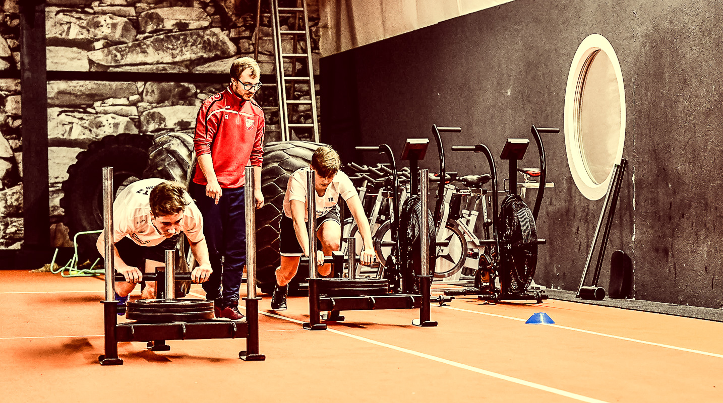 FC Pegnitz Fußball Jugend beim Cross Gym Training mit Bastian Lumpp in der Sportwelt Pegnitz