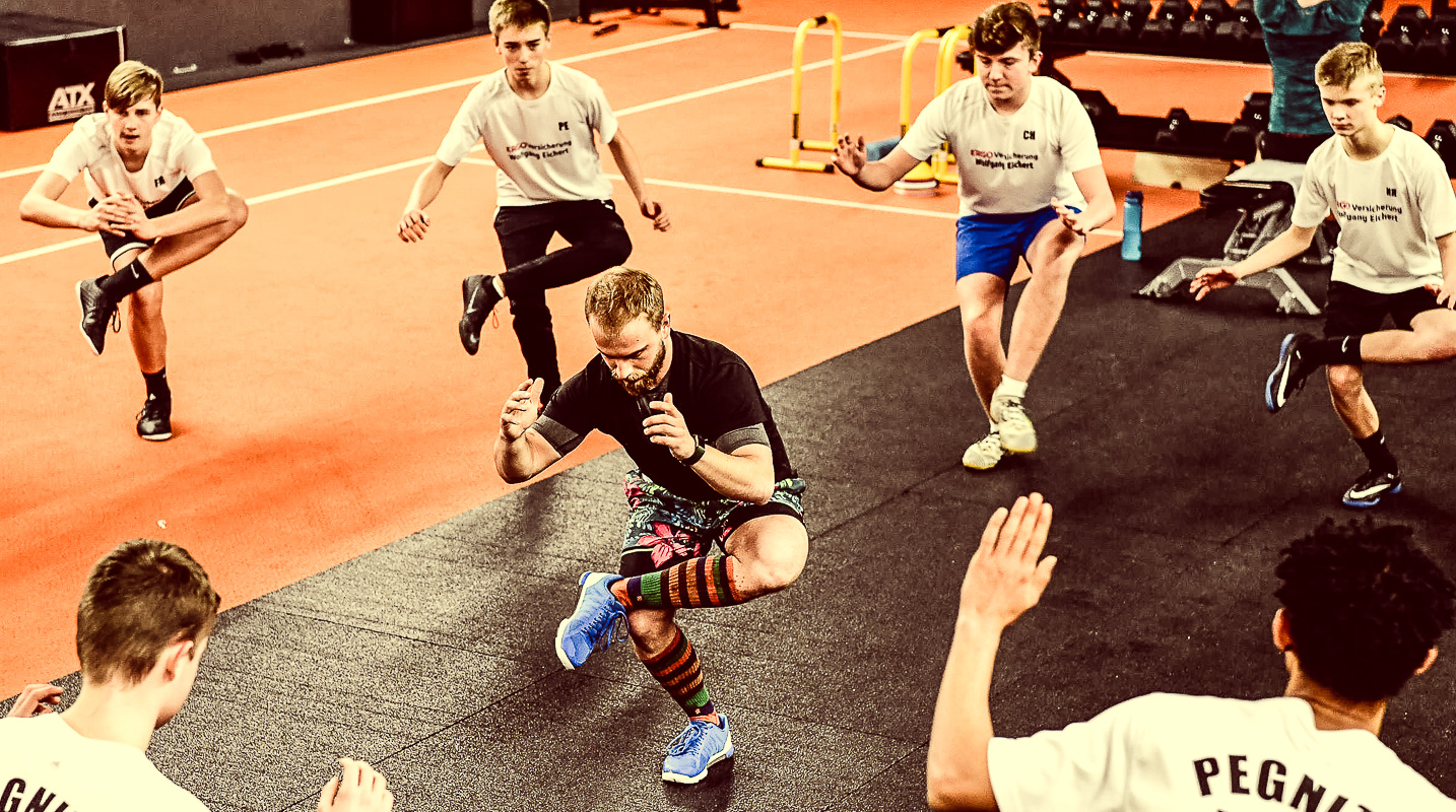 FC Pegnitz Fußball Jugend beim Cross Gym Training mit Bastian Lumpp in der Sportwelt Pegnitz