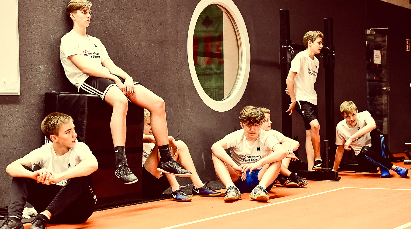 FC Pegnitz Fußball Jugend beim Cross Gym Training mit Bastian Lumpp in der Sportwelt Pegnitz