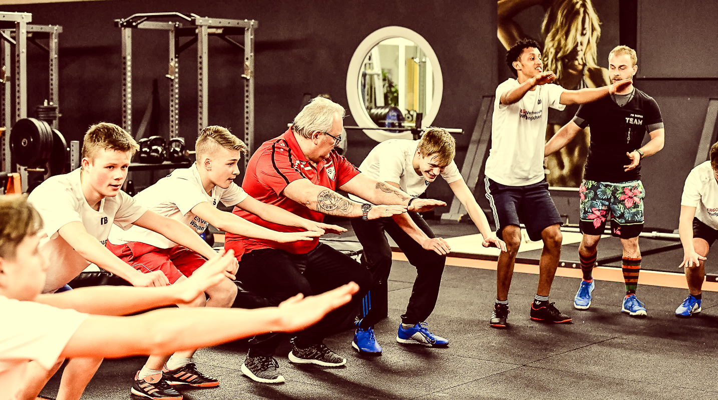 FC Pegnitz Fußball Jugend beim Cross Gym Training mit Bastian Lumpp in der Sportwelt Pegnitz