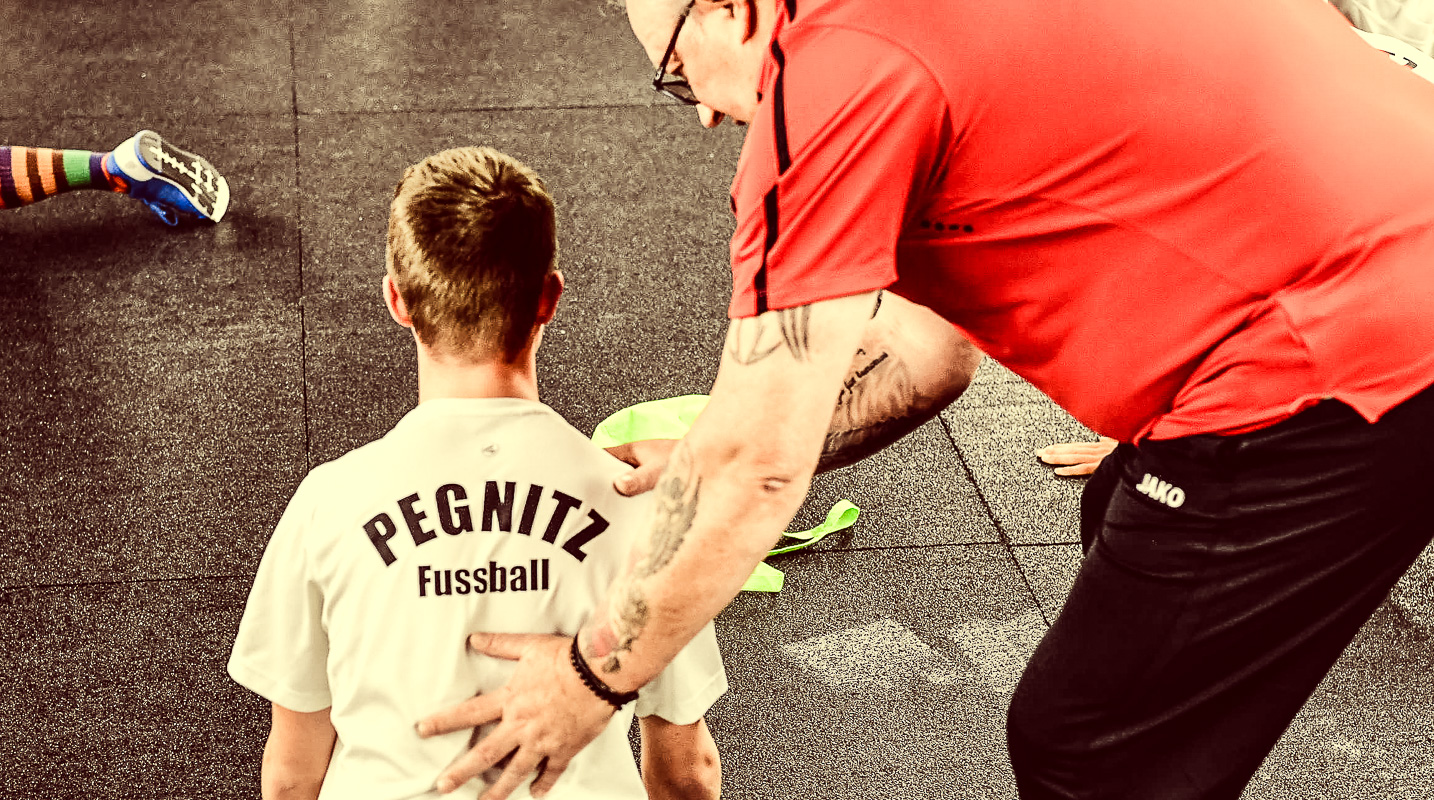 FC Pegnitz Fußball Jugend beim Cross Gym Training mit Bastian Lumpp in der Sportwelt Pegnitz