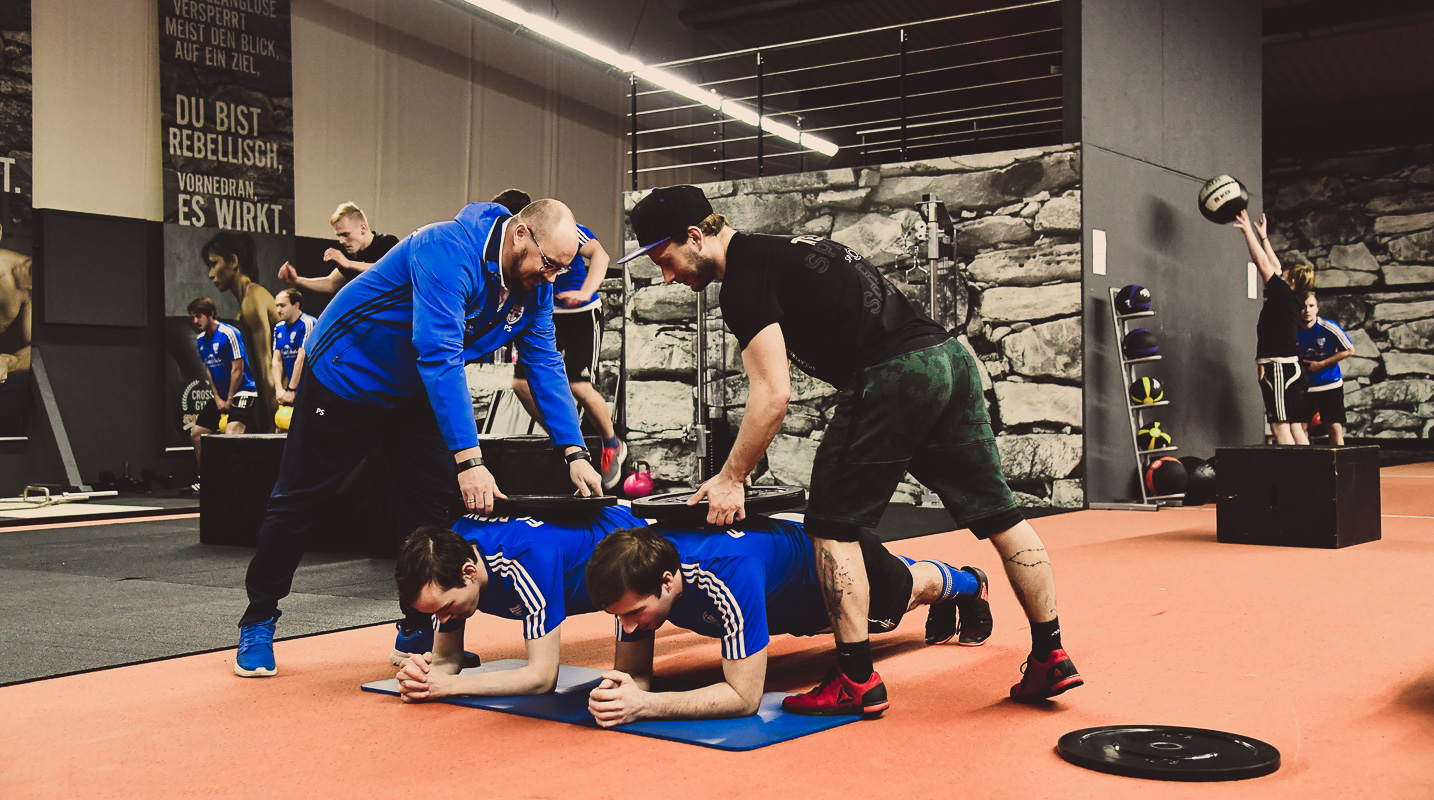 FC Pegnitz beim Cross Gym Training mit Bastian Lumpp in der Sportwelt Pegnitz, Vorbereitung für die Kreisklasse Erlangen/Pegnitzgrund 3 Saison 2018/2019