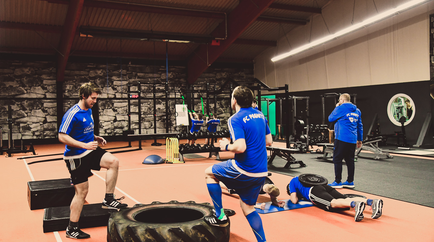 FC Pegnitz beim Cross Gym Training mit Bastian Lumpp in der Sportwelt Pegnitz, Vorbereitung für die Kreisklasse Erlangen/Pegnitzgrund 3 Saison 2018/2019