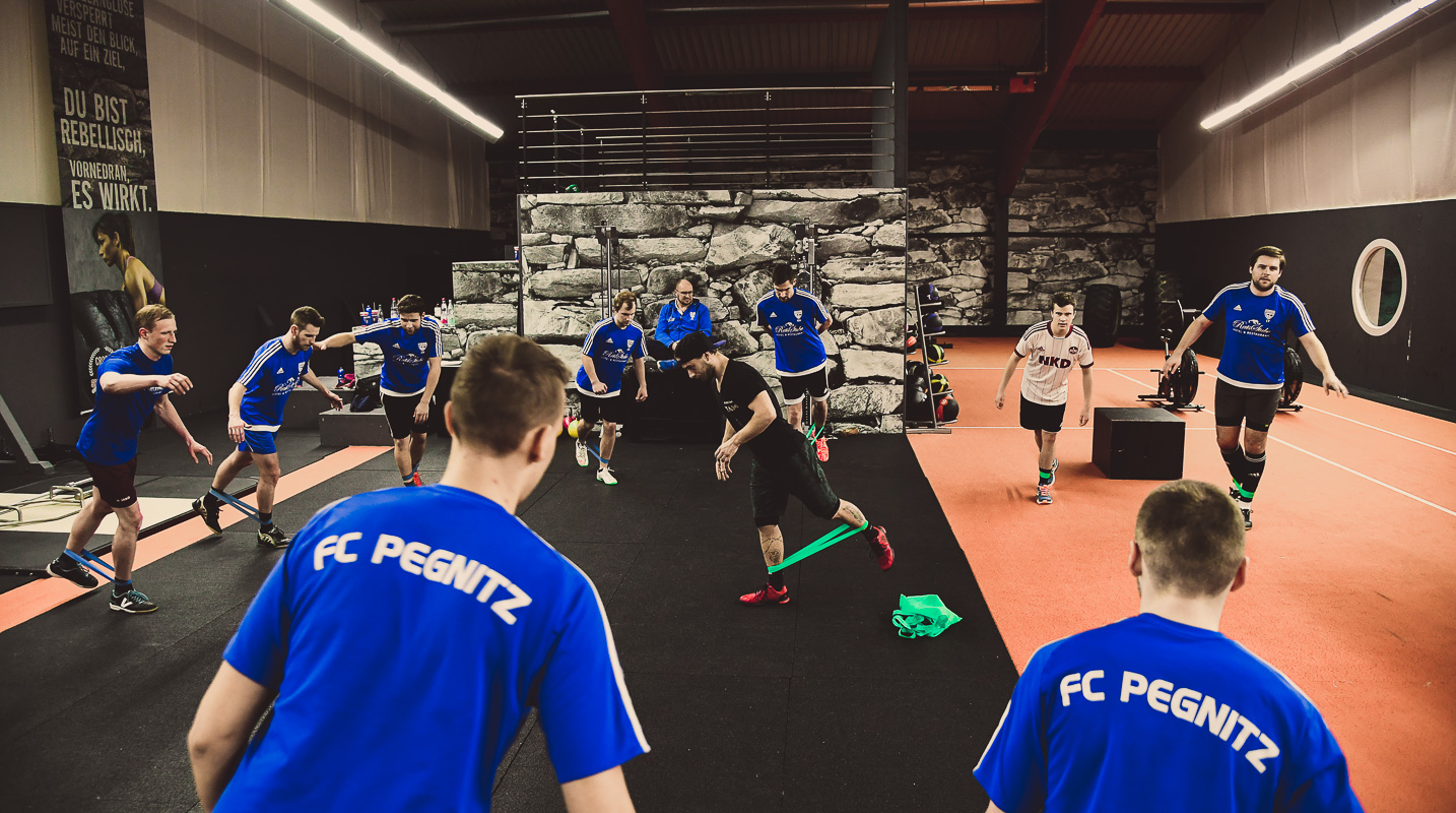 FC Pegnitz beim Cross Gym Training mit Bastian Lumpp in der Sportwelt Pegnitz, Vorbereitung für die Kreisklasse Erlangen/Pegnitzgrund 3 Saison 2018/2019