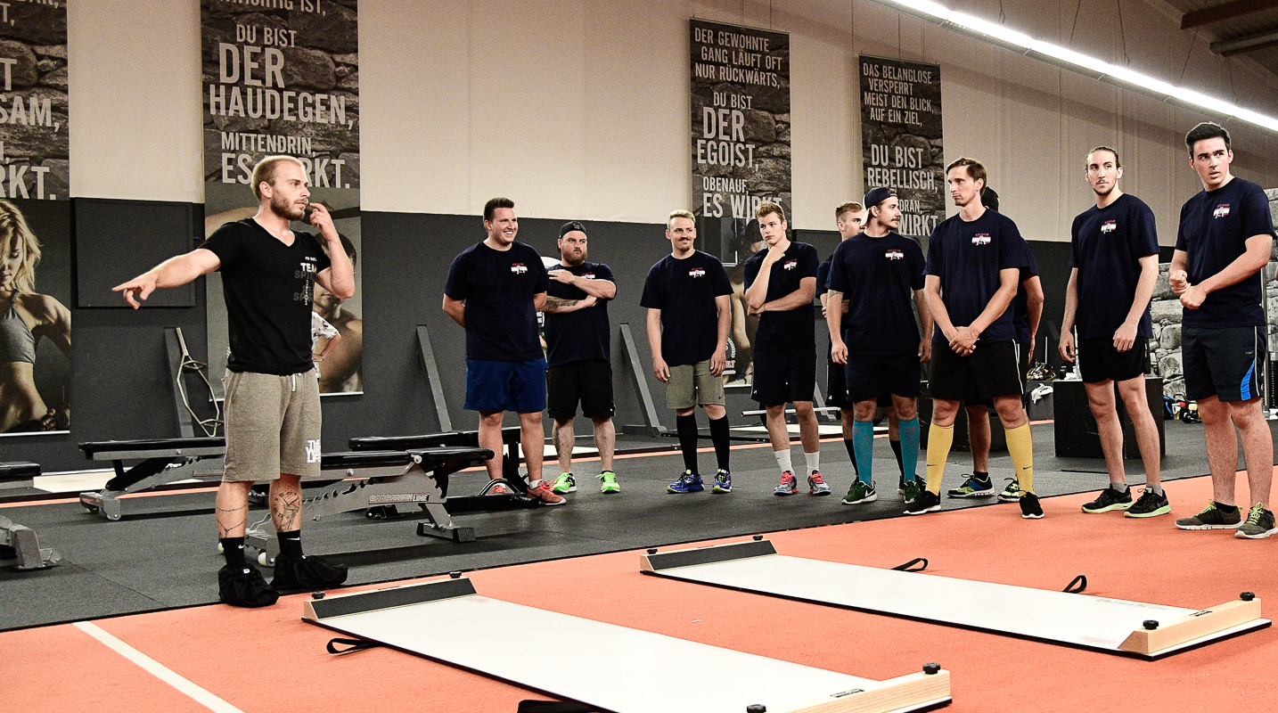 ICE DOGS Pegnitz beim Cross Gym Trainin mit Bastian Lumpp in der Sportwelt Pegnitz