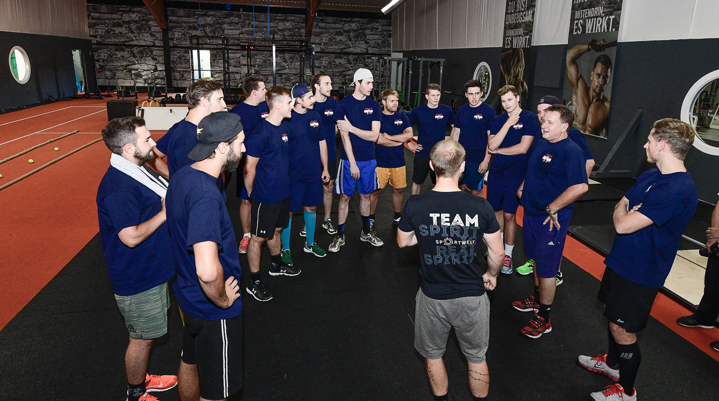 ICE DOGS Pegnitz beim Cross Gym Trainin mit Bastian Lumpp in der Sportwelt Pegnitz