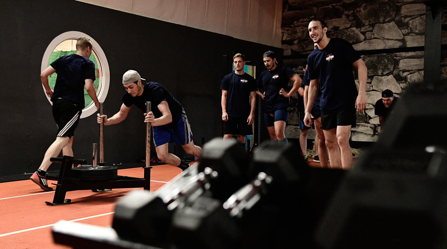 ICE DOGS Pegnitz beim Cross Gym Trainin mit Bastian Lumpp in der Sportwelt Pegnitz