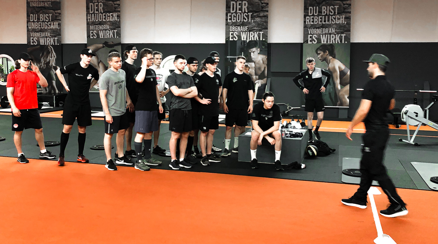 behind:the:scenes:it's:your:stage:start:play:repeat - ICE TIGERS Nürnberg beim Cross Gym Training als Saisonvorbereitung in der Sportwelt Pegnitz Cross Gym Arena