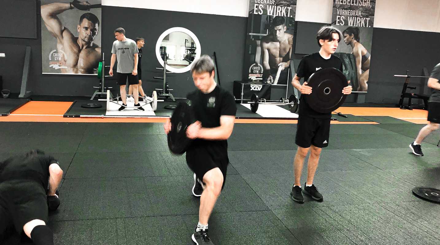 behind:the:scenes:it's:your:stage:start:play:repeat - ICE TIGERS Nürnberg beim Cross Gym Training als Saisonvorbereitung in der Sportwelt Pegnitz Cross Gym Arena