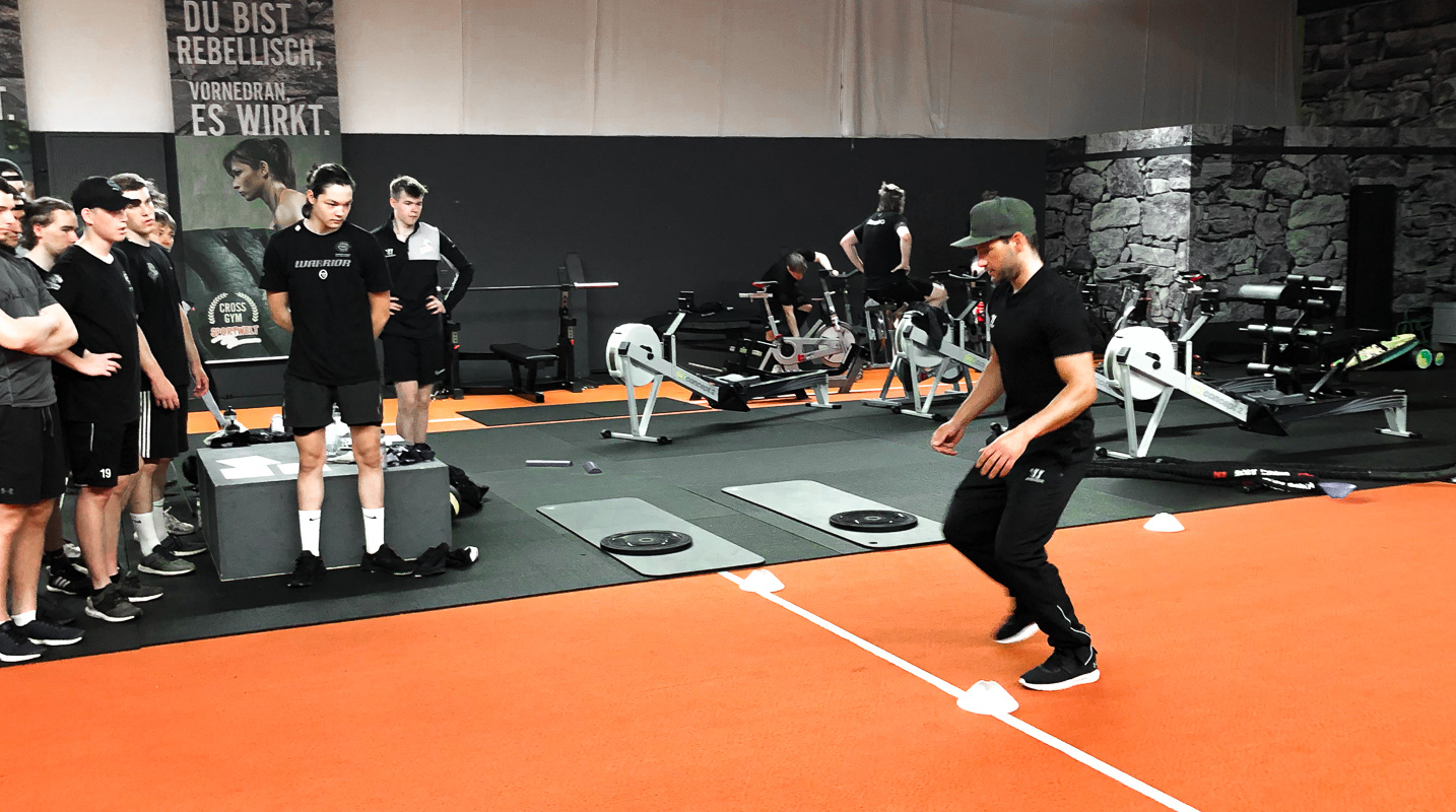 behind:the:scenes:it's:your:stage:start:play:repeat - ICE TIGERS Nürnberg beim Cross Gym Training als Saisonvorbereitung in der Sportwelt Pegnitz Cross Gym Arena