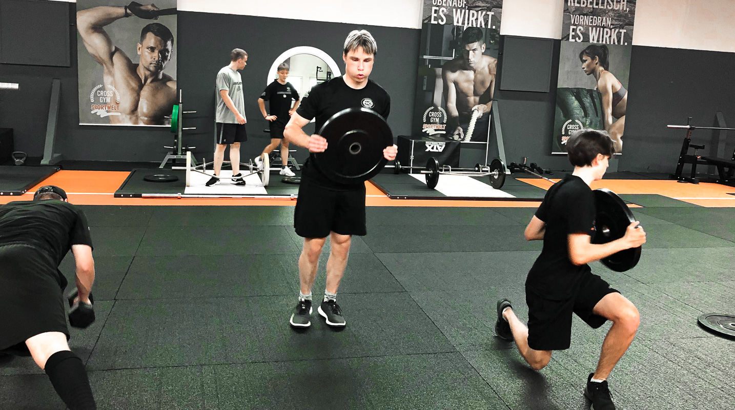 behind:the:scenes:it's:your:stage:start:play:repeat - ICE TIGERS Nürnberg beim Cross Gym Training als Saisonvorbereitung in der Sportwelt Pegnitz Cross Gym Arena