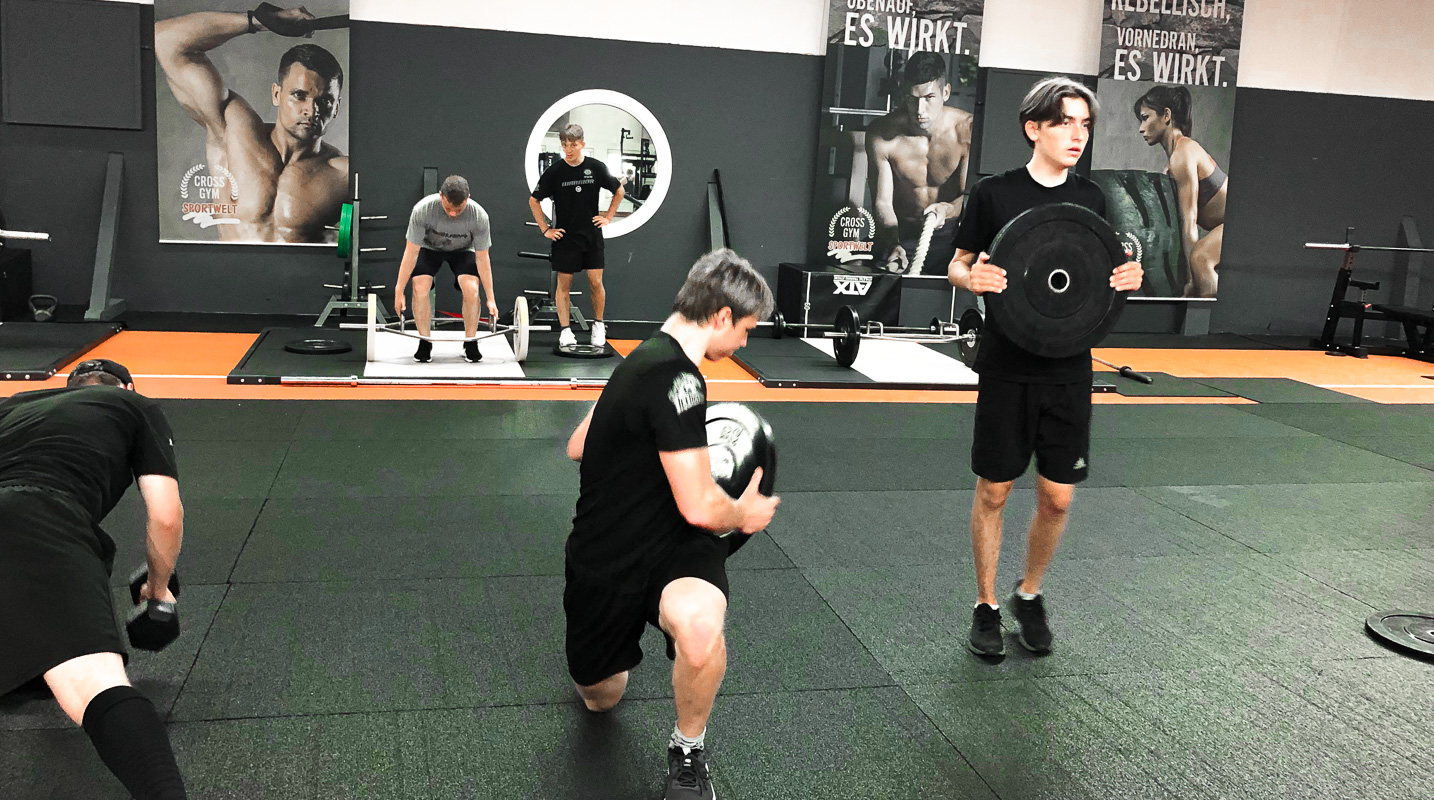 behind:the:scenes:it's:your:stage:start:play:repeat - ICE TIGERS Nürnberg beim Cross Gym Training als Saisonvorbereitung in der Sportwelt Pegnitz Cross Gym Arena