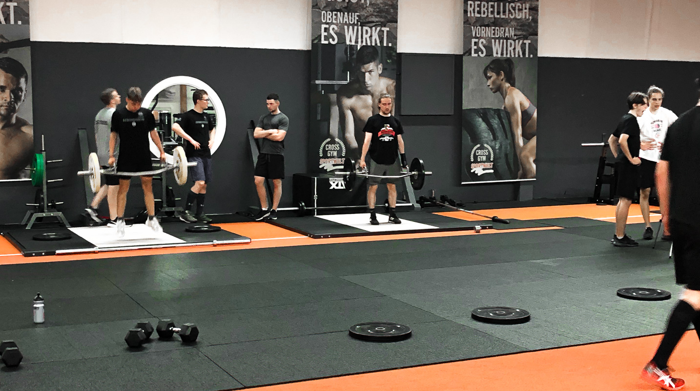 behind:the:scenes:it's:your:stage:start:play:repeat - ICE TIGERS Nürnberg beim Cross Gym Training als Saisonvorbereitung in der Sportwelt Pegnitz Cross Gym Arena