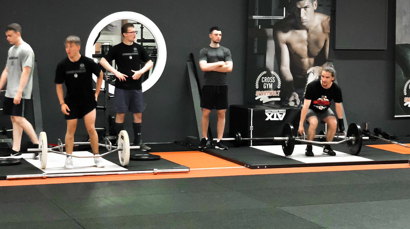 behind:the:scenes:it's:your:stage:start:play:repeat - ICE TIGERS Nürnberg beim Cross Gym Training als Saisonvorbereitung in der Sportwelt Pegnitz Cross Gym Arena