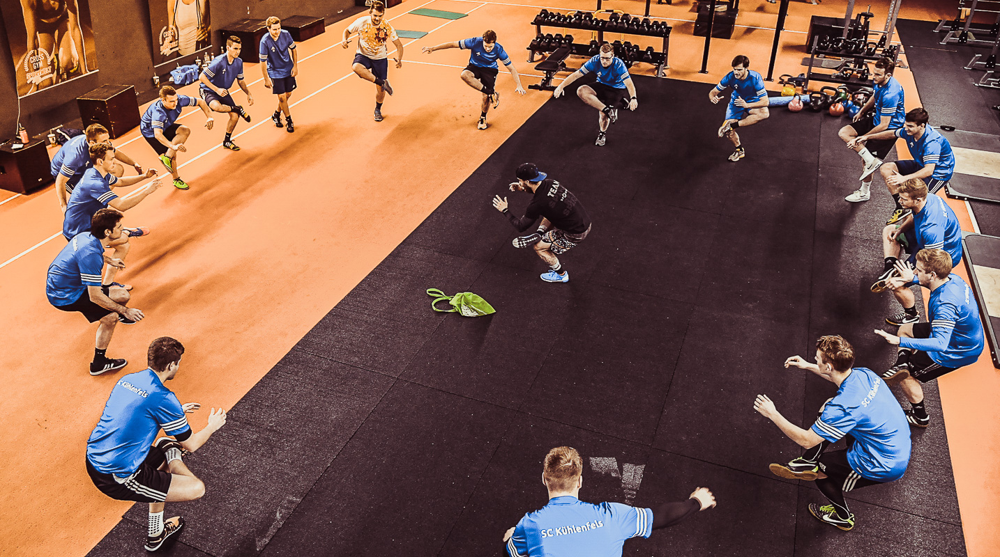 SC Kühlenfels 1. Mannschaft beim Cross Gym Training mit Bastian Lumpp in der Sportwelt Pegnitz