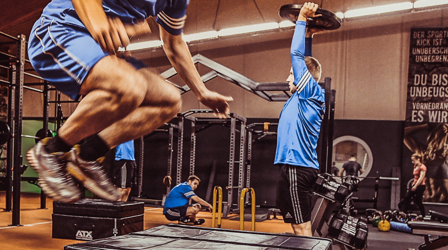 SC Kühlenfels 1. Mannschaft beim Cross Gym Training mit Bastian Lumpp in der Sportwelt Pegnitz