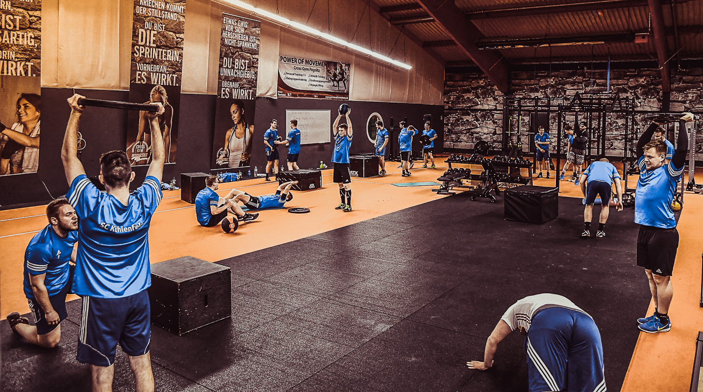 SC Kühlenfels 1. Mannschaft beim Cross Gym Training mit Bastian Lumpp in der Sportwelt Pegnitz