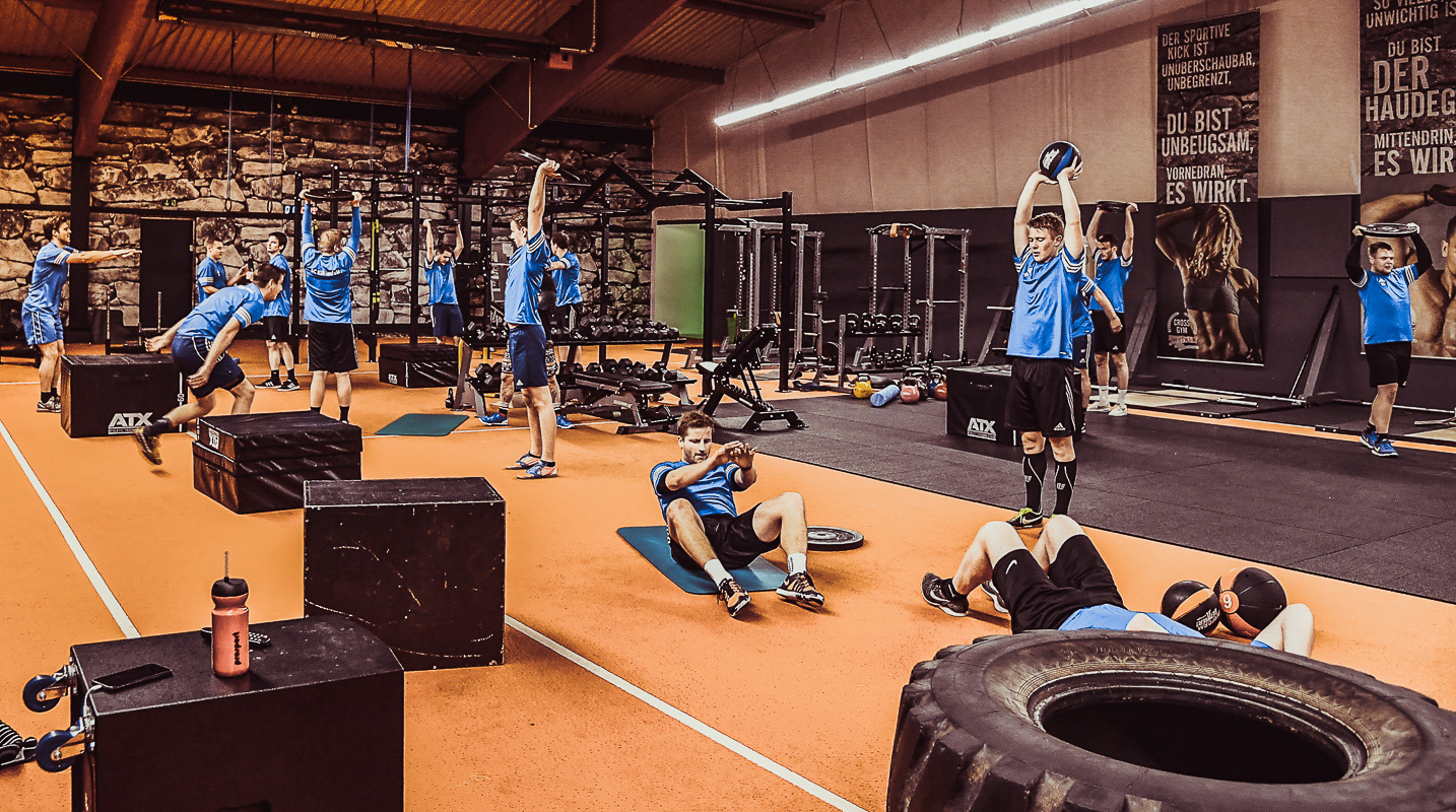 SC Kühlenfels 1. Mannschaft beim Cross Gym Training mit Bastian Lumpp in der Sportwelt Pegnitz