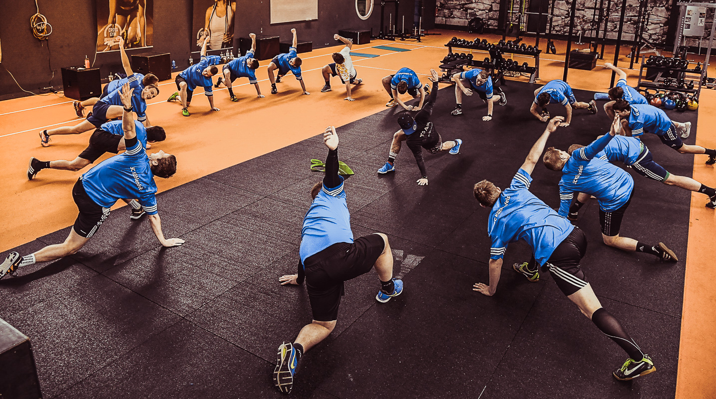 SC Kühlenfels 1. Mannschaft beim Cross Gym Training mit Bastian Lumpp in der Sportwelt Pegnitz